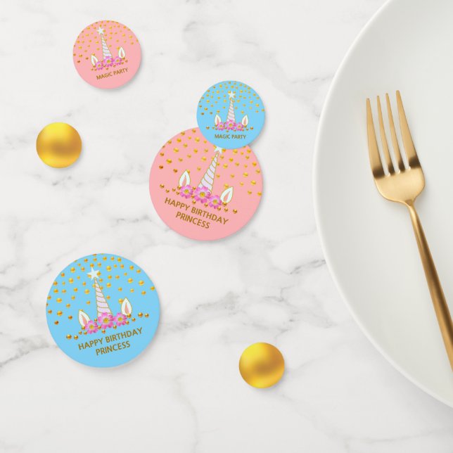Unicornio de cumpleaños y confeti dorado sobre ros (Grupo)