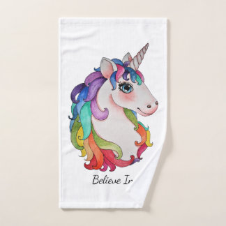 Unicornio de la acuarela con el pelo del arco iris