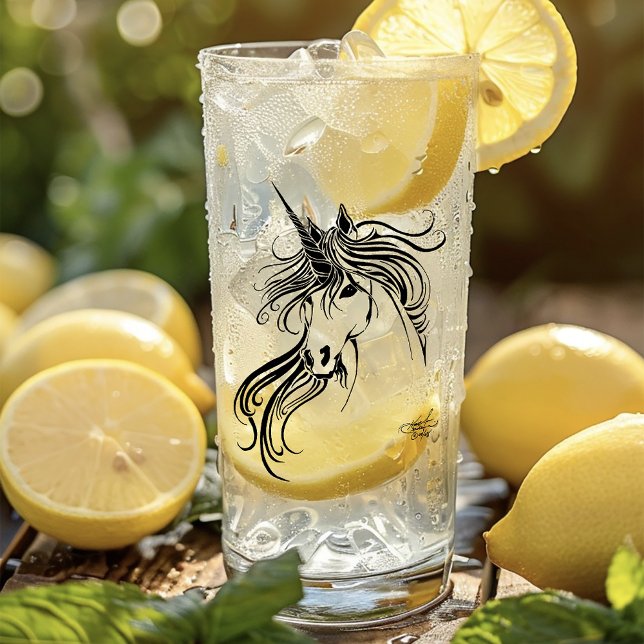 Unicornio de tinta negra tribal (Subido por el creador)