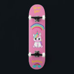 Unicornio en patineta con subtítulos personalizado<br><div class="desc">Unicornio en skateboard con subtítulos personalizados Unicorn skateboard Personalizado CLIC en PERSONALIZAR LA OPCIÓN PLANTILLA E INTRODUCIR EL NOMBRE. también puede personalizado otro título. Patinaje Guay diseñado con colores vivos y para el fondo y un funky unicornio montando una patineta. Este Skateboard es un gran regalo para un amante del...</div>