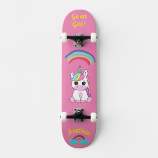 Unicornio en patineta con subtítulos personalizado