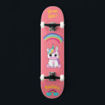 Unicornio en patineta con subtítulos personalizado<br><div class="desc">Unicornio en skateboard con subtítulos personalizados Unicorn skateboard Personalizado CLIC en PERSONALIZAR LA OPCIÓN PLANTILLA E INTRODUCIR EL NOMBRE. también puede personalizado otro título. Patinaje Guay diseñado con colores vivos y para el fondo y un funky unicornio montando una patineta. Este Skateboard es un gran regalo para un amante del...</div>