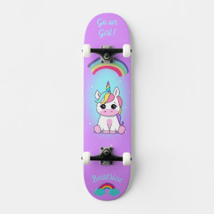 Unicornio en patineta con subtítulos personalizado