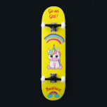 Unicornio en patineta con subtítulos personalizado<br><div class="desc">Unicornio en skateboard con subtítulos personalizados Unicorn skateboard Personalizado CLIC en PERSONALIZAR LA OPCIÓN PLANTILLA E INTRODUCIR EL NOMBRE. también puede personalizado otro título. Patinaje Guay diseñado con colores vivos y para el fondo y un funky unicornio montando una patineta. Este Skateboard es un gran regalo para un amante del...</div>