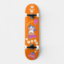 Unicornio en patineta con subtítulos personalizado