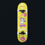 Unicornio en patineta con subtítulos personalizado<br><div class="desc">Patineta personalizada Unicorn para niños. HAGA CLIC en PERSONALIZAR LA OPCIÓN PLANTILLA E INTRODUZCA EL NOMBRE. también puede personalizado otros títulos. Patinaje Guay diseñado con colores vivos y para el fondo y un funky unicornio montando una patineta. Este Skateboard es un gran regalo para un amante del unicornio.</div>