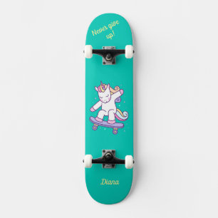 Unicornio en skateboard para niños