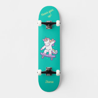 Unicornio en skateboard para niños
