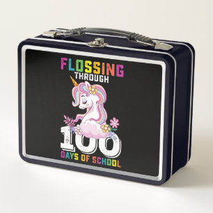 Unicornio pasando hilo dental a través de 100 días