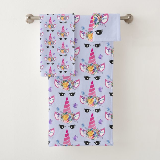 Unicornio rosa con corona floral y mariposas (In situ)