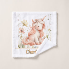 Unicornio silvestre de pastel caprichoso
