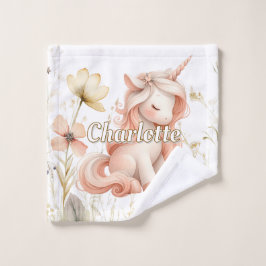 Unicornio silvestre de pastel caprichoso