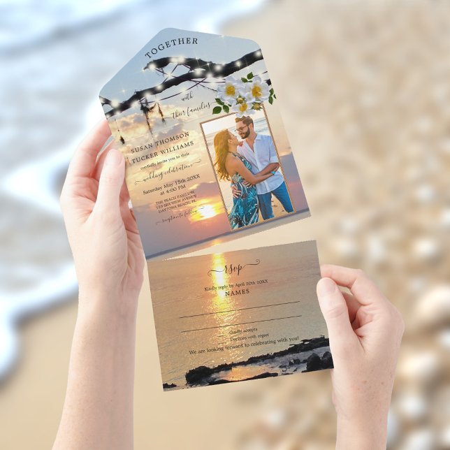 Uno Foto costera todo en una invitación de matrimonio (All in one beach wedding invitation featuring your own photo framed by a coastal sunset)