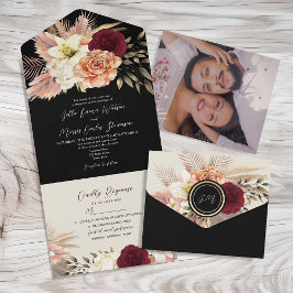 Uno Invitación de boda floral de Borgoña negro todo en