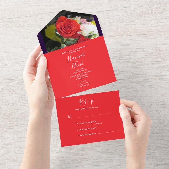 Uno Rojo rosa todo en una invitación a la boda (desgarro)