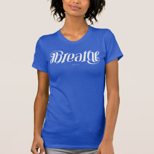 Upside-down respire la camisa de la yoga