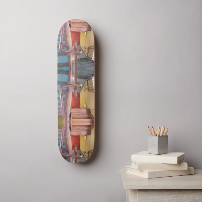 Urban Rustic Cityscape Secret Keeper 2 Skateboard (Arte de la pared)