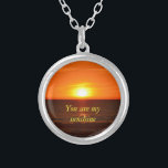 Usted es mi collar de la sol<br><div class="desc">Esta cita preciosa junto con esta imagen de la puesta del sol que tomé,  ganará su corazón.</div>