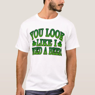 Usted mira como necesito una camiseta de la