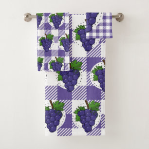 Uvas sobre la pasta de violeta blanca