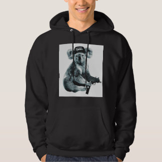 Uzi Lo Hace Esencial Con La Camisa