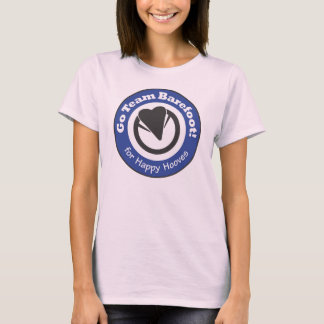 ¡Va el equipo descalzo! Camiseta de la muñeca de