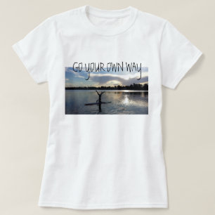 Va su propia camiseta de la manera
