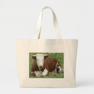 Vaca en la bolsa de tocador de hierba