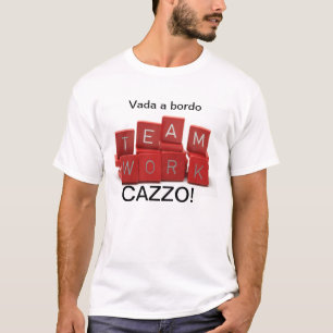 VADA UNA CAMISA DEL TRABAJO EN EQUIPO DE BORDO