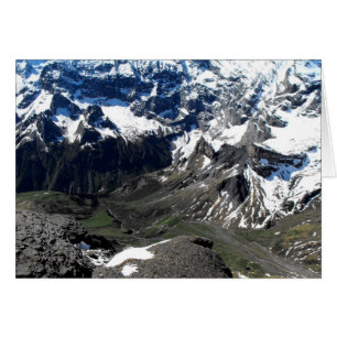 Valle cerca de la montaña Schilthorn