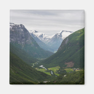 Valle de Hjelle en el imán de Noruega