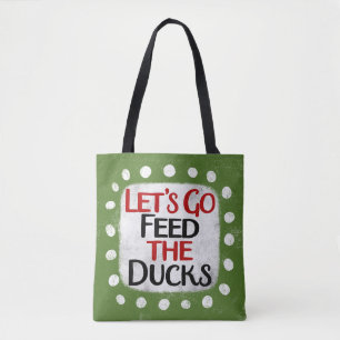 Vamos a alimentar a los pollos con la bolsa
