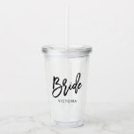 Vaso Acrílico Elegante guión "Novia" Personalizado fiesta de nov<br><div class="desc">Divertido diseño personalizado de fiesta nupcial.</div>