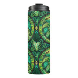 Vaso alto con exuberantes hojas tropicales verdes