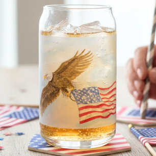 Vaso Con Forma De Lata Águila calva patriota volando con la bandera estad