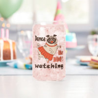 Baila como nadie ve a la chica Pug Dog