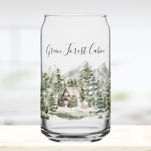 Vaso Con Forma De Lata Cabaña de acuarela en el bosque de pinos verdes