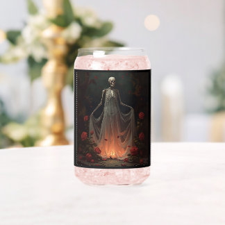 Vaso Con Forma De Lata Chica de hueso con vestido de novia en un bosque