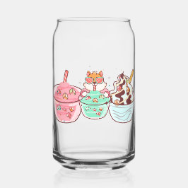Vaso Con Forma De Lata disfrutando de una bebida