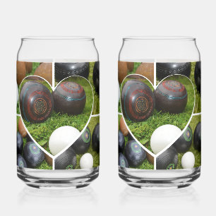 Vaso Con Forma De Lata El corazón de los bowling en césped: un Collage de