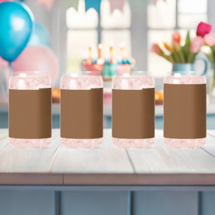 Vaso Con Forma De Lata Elevar el diseño con un fondo marrón