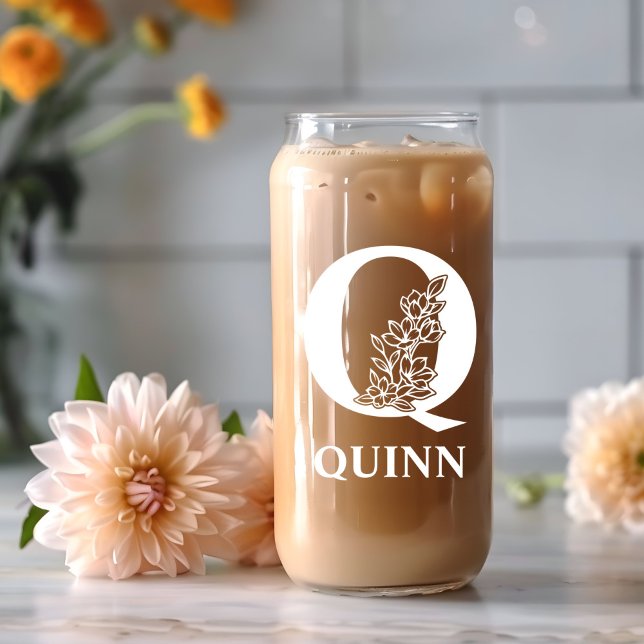 Vaso Con Forma De Lata Letra floral Q Monograma Nombre personalizado blan (Subido por el creador)