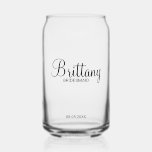 Vaso Con Forma De Lata Nombre de las Bridesmaids Personalizadas Modernas<br><div class="desc">Regalos personalizados de Bridesmaids con el nombre personalizado de la dama de honor en estilo de letra de escritura moderno con título y fecha boda en estilo de letra sans serif moderno. También perfecto para la empleada de honor,  la niña flor,  la madre de la novia y más.</div>