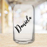 Vaso Con Forma De Lata Nombre personalizado de la caligrafía de la propue<br><div class="desc">¿Estás buscando la propuesta perfecta para una dama de honor o un regalo para una fiesta nupcial? ¡No busque más y venga a nuestra dama de honor con nombre! Con un diseño minimalista clásico con caligrafía hermosa y escritura moderna, este cristal puede ser la forma ideal de mostrar su aprecio...</div>