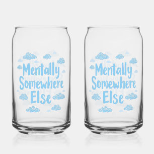 Vaso Con Forma De Lata Relacionable "Mentalmente en otro lugar" con nubes
