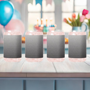 Vaso Con Forma De Lata una foto en blanco y negro de una pared_