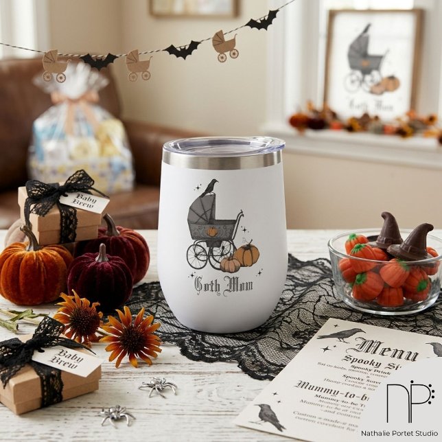 Vaso de bebé victoriano de Halloween para mamá gót (Hand drawn gothic baby carriage and pumpkin tumbler with a chic noir Halloween aesthetic)
