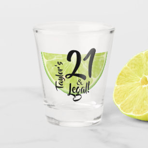Vaso De Chupito 21 y legal en una lima personalizada