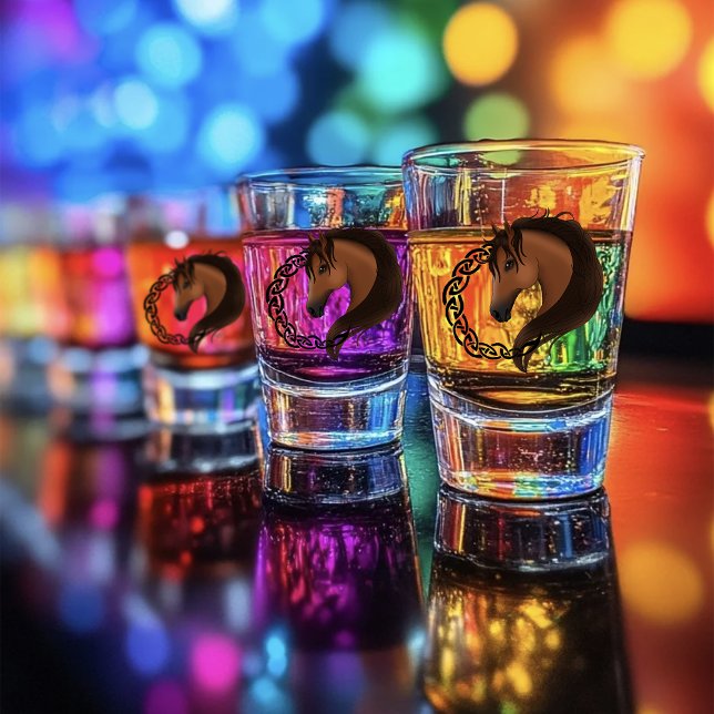 Vaso De Chupito Amarillo del caballo marrón celta (Subido por el creador)