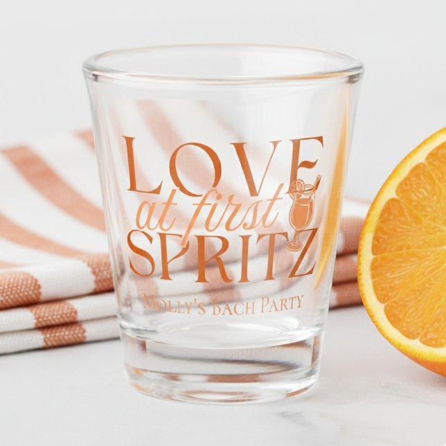 Vaso De Chupito Amor en la primera Naranja moderna Spritz Bachelor (Celebrate bubbly beginnings with this “Love at First Spritz” design!)